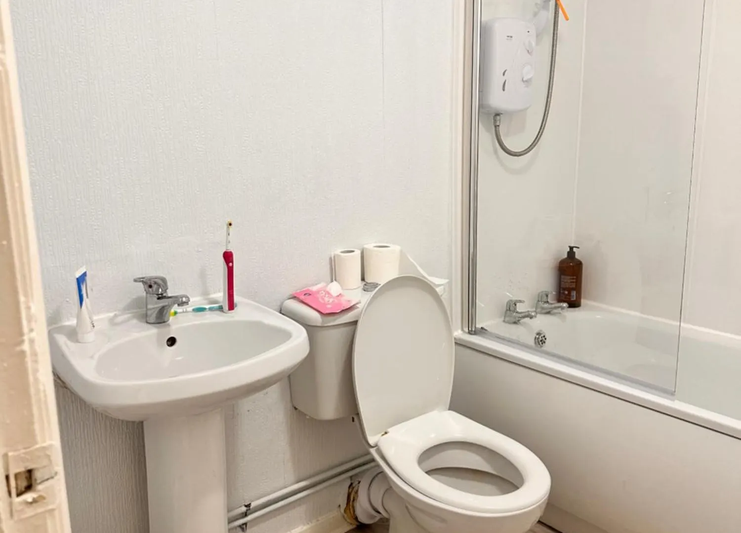 Double Room Close To Edinburgh Airport And Heriot Watt University