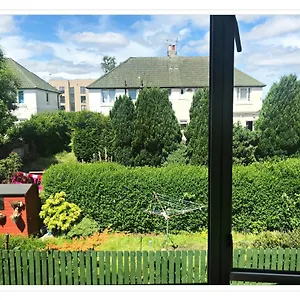 Bright & Spacious Double With Garden View- Close To Airport & Centre Edinburgh