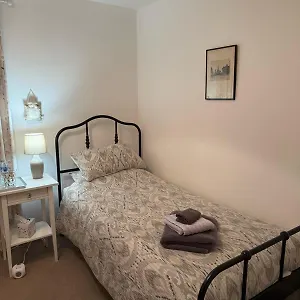 Single With Beautiful Garden Edinburgh